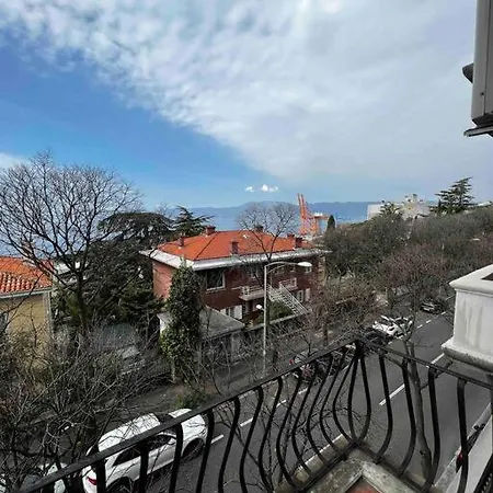 Alessio - Sea View Apartmán *